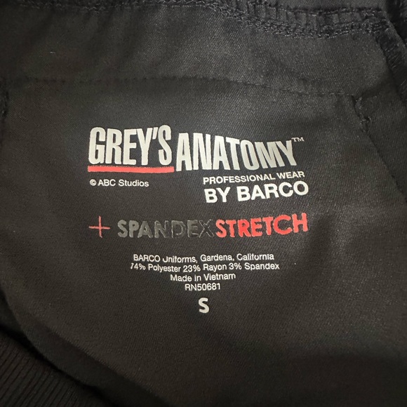 Women’s Grey’s Anatomy Scrubs Set - Picture 5 of 5